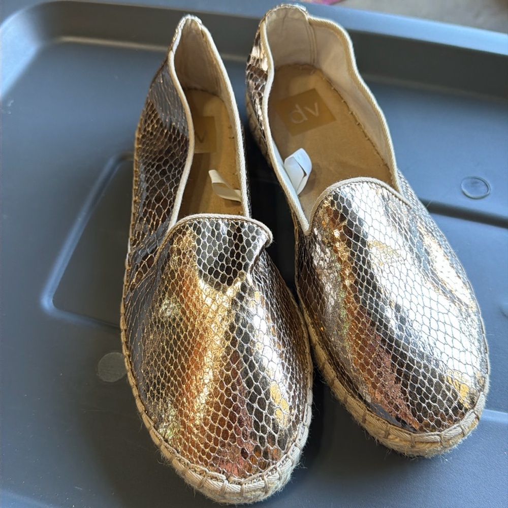 DV by Dolce Vita Tia Gold Snakeskin Espadrille Flats • Size 8 • Unworn